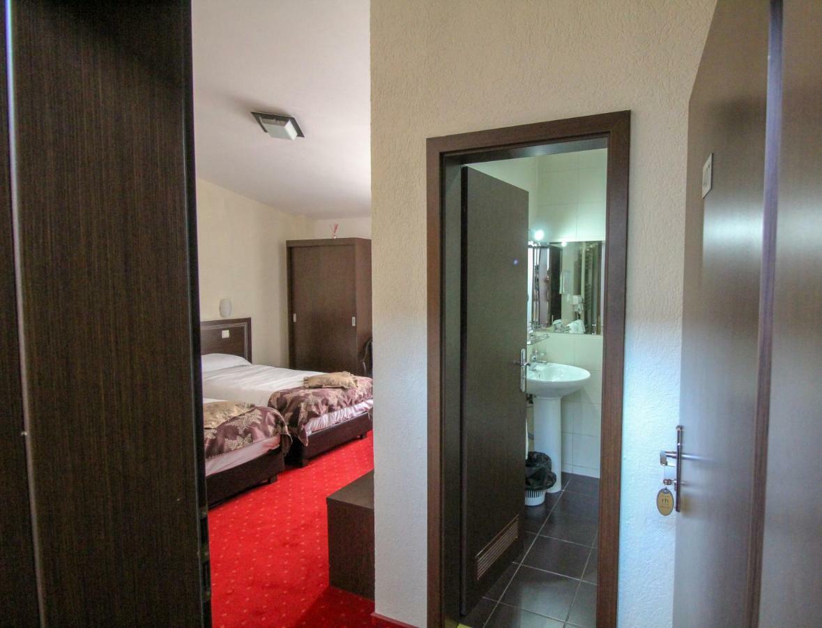 Hotel Razvan Bukareszt Zewnętrze zdjęcie