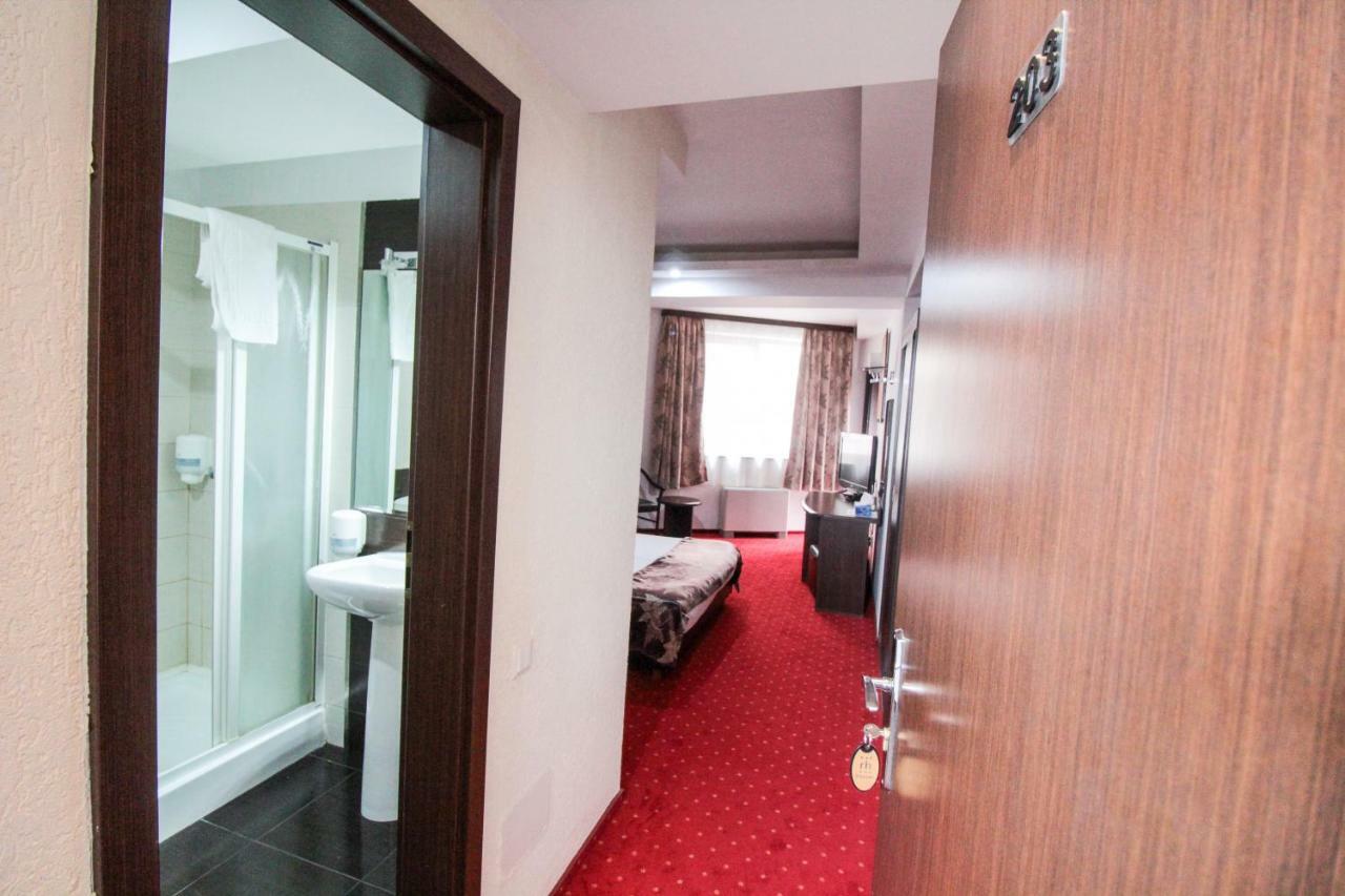 Hotel Razvan Bukareszt Zewnętrze zdjęcie